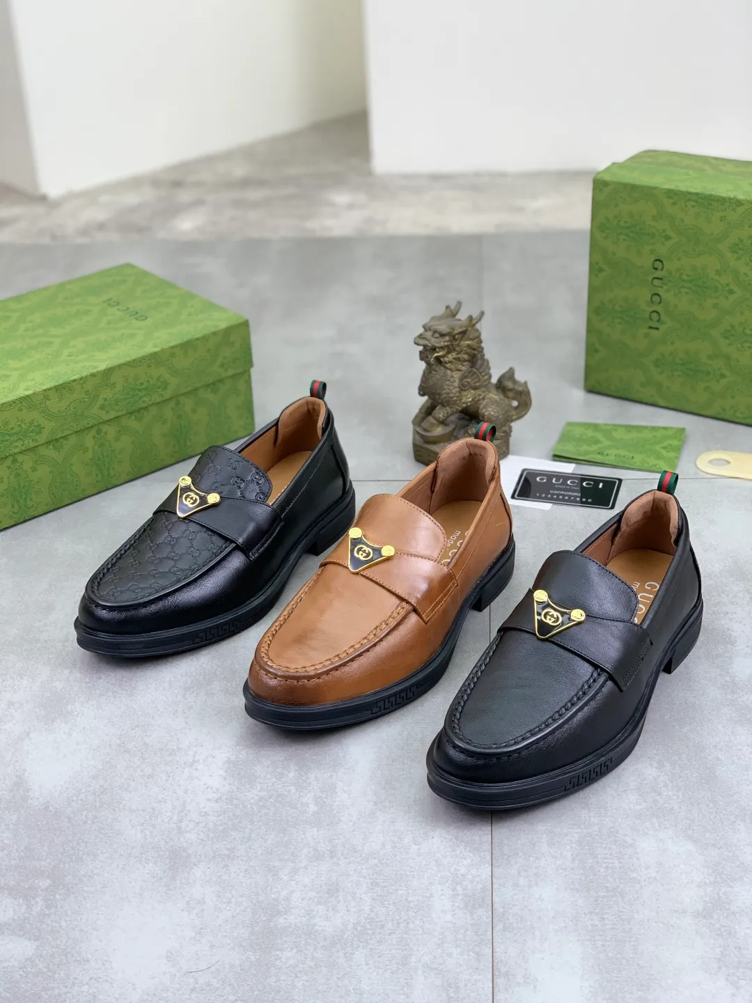 Men's shoes💰P500💰【New model, soft and comfortable Gucci classic business leather shoes hot selection (Gucci) official website latest Gucci 🎁 business leather shoes, hot style 💥 simple and elegant style, exclusive for trendy men. Unique official website latest brand original double G embossed element 👑Gucci Original decoration, fashionable and generous, made of original calfskin ✅ fully imported first-layer pigskin lining, official website designated wear-resistant, rubber business outsole, real-life photos of classic models at the counter 🎬38-44 (customized for 45) 3⃣️ colors available